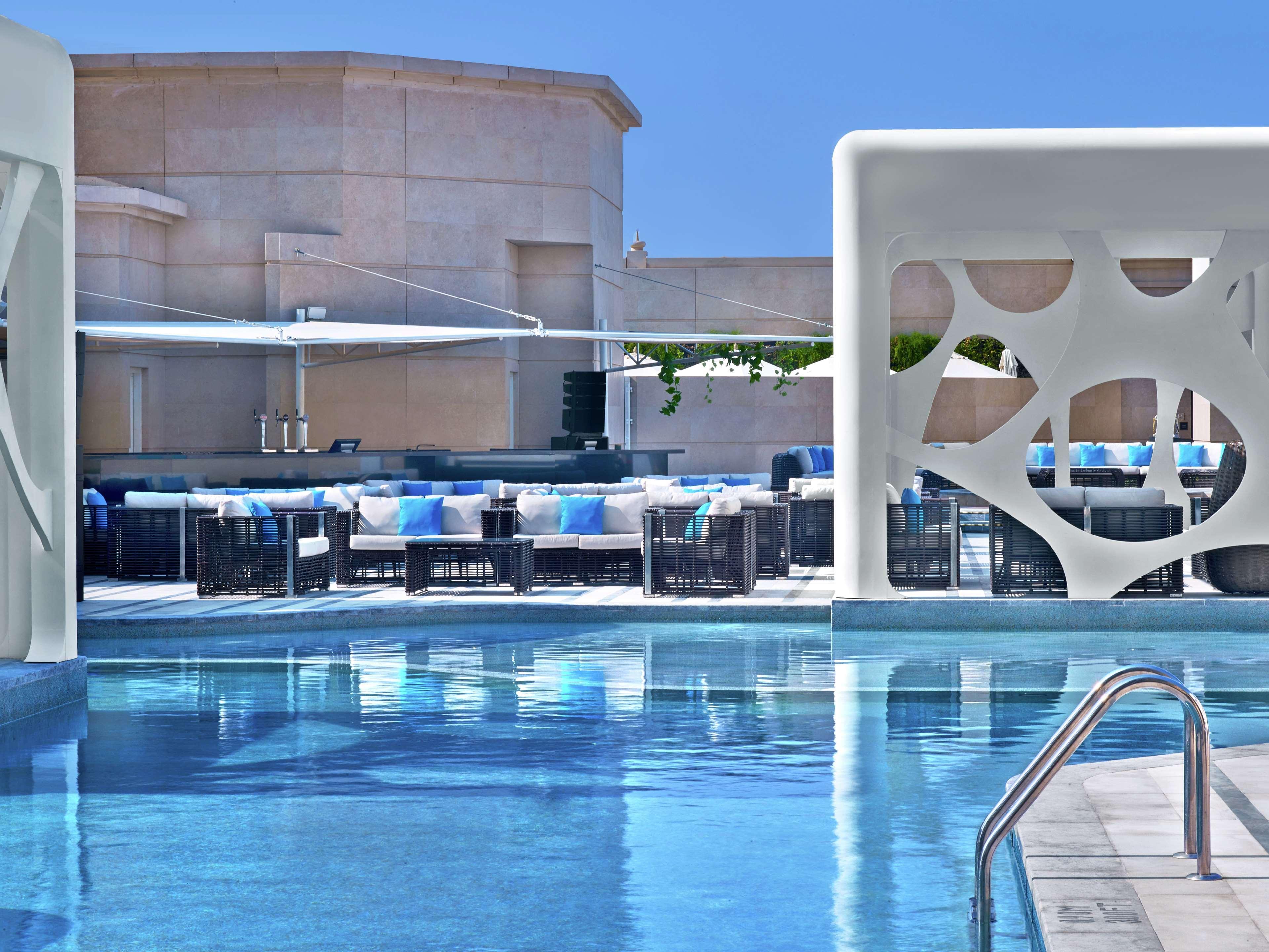 V Hotel Dubai, Curio Collection By Hilton Exteriör bild The rooftop pool at the W Hollywood