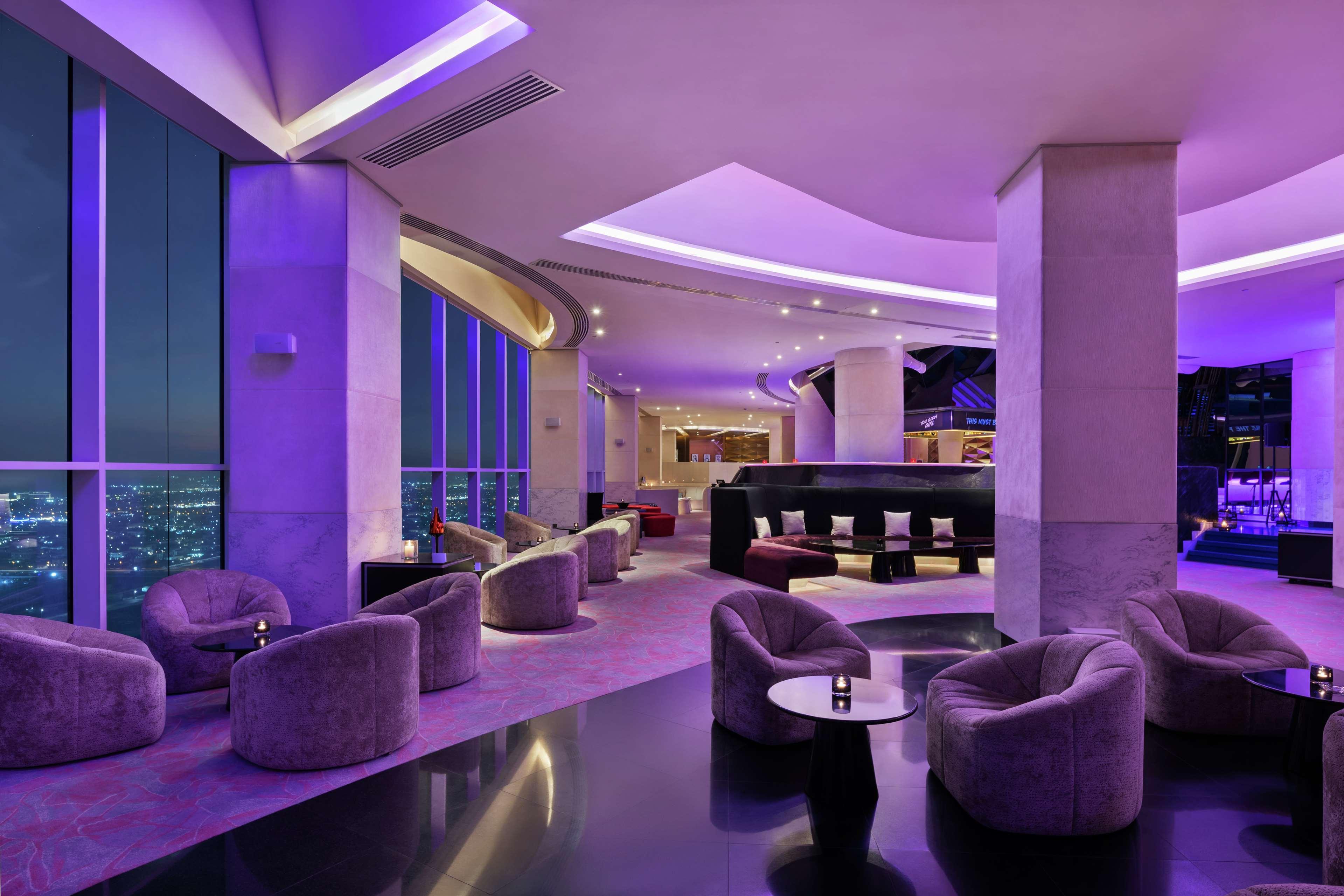 V Hotel Dubai, Curio Collection By Hilton Exteriör bild The bar at the 39th floor