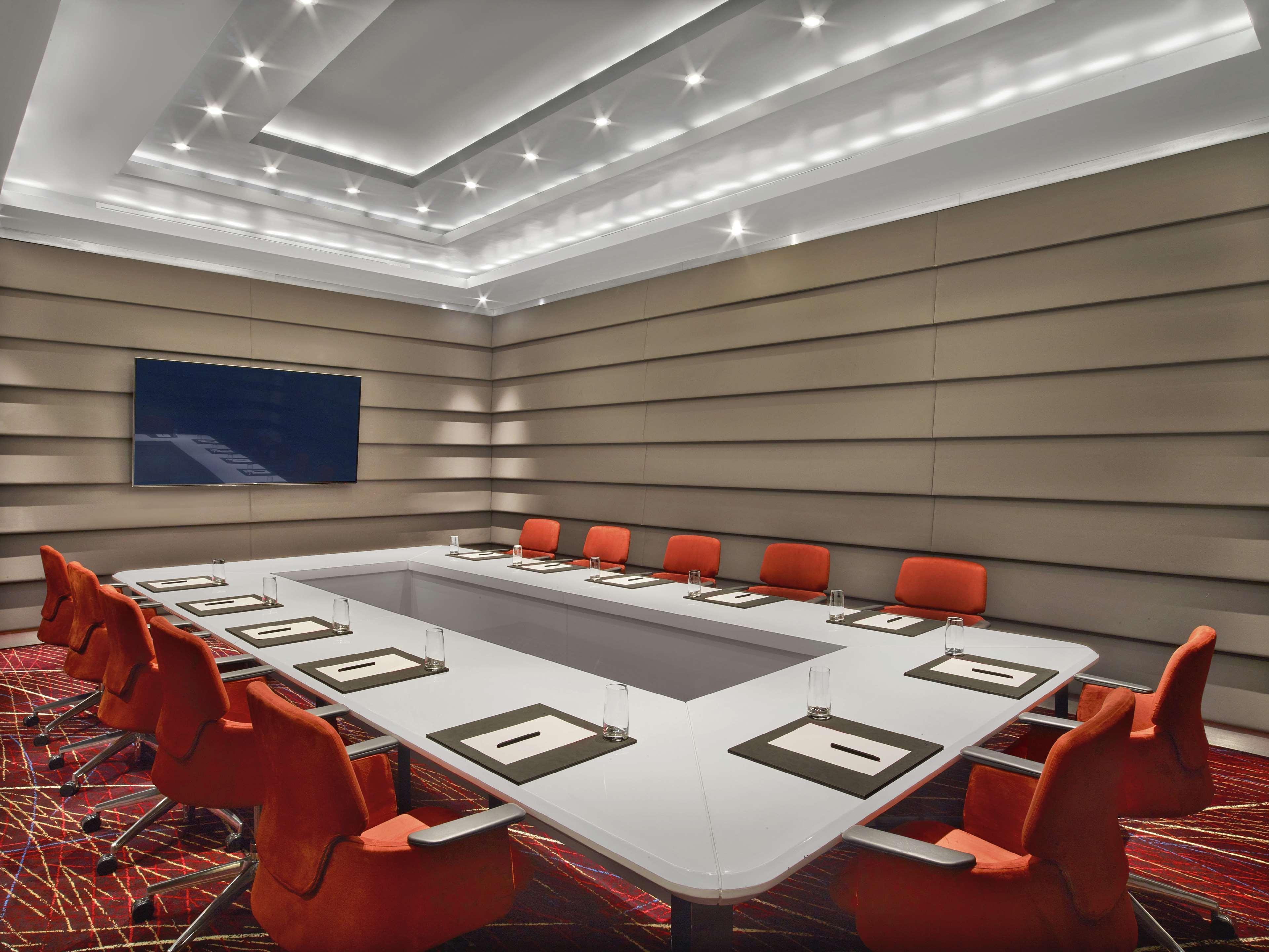 V Hotel Dubai, Curio Collection By Hilton Exteriör bild Meeting room