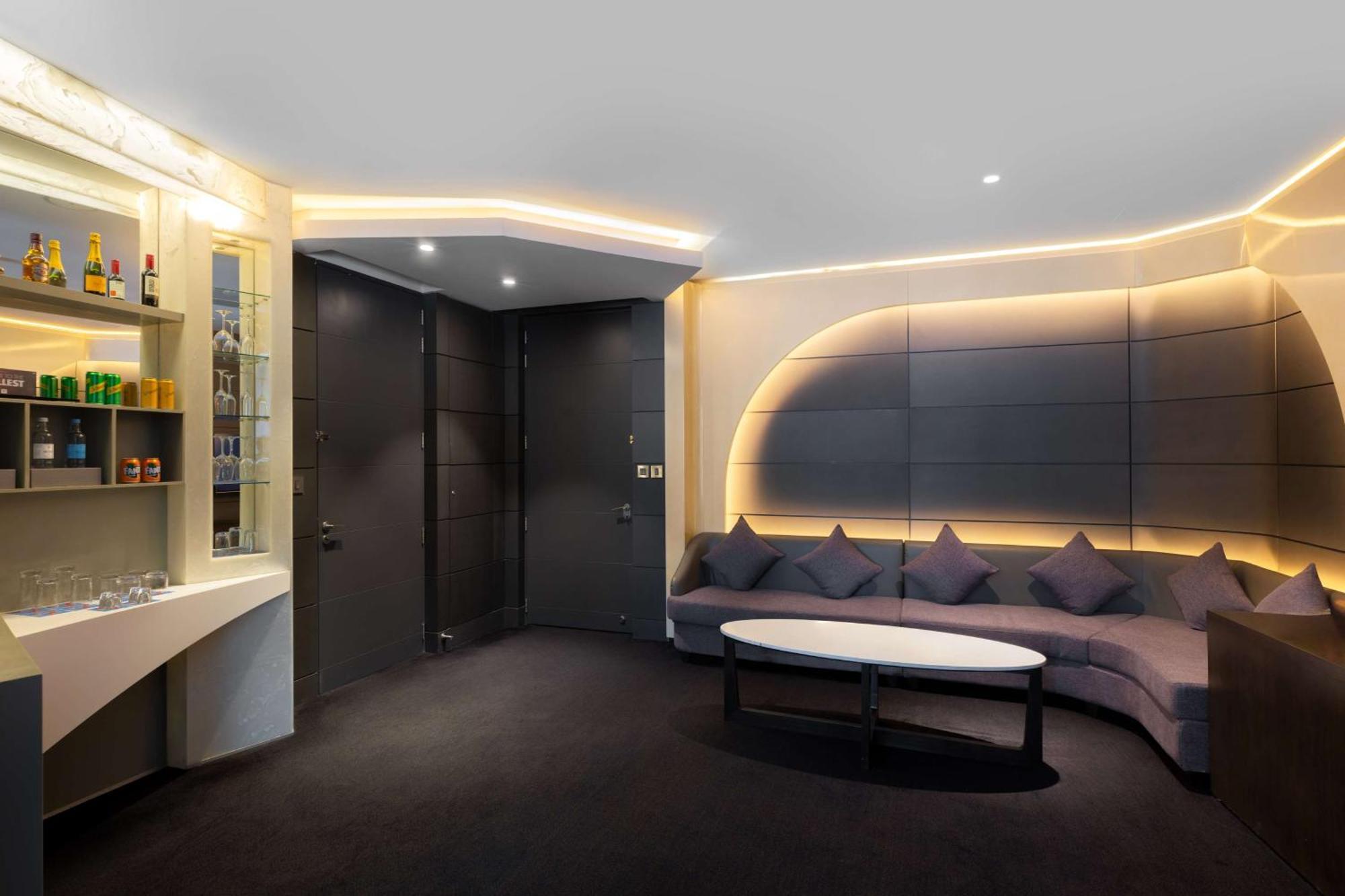 V Hotel Dubai, Curio Collection By Hilton Exteriör bild