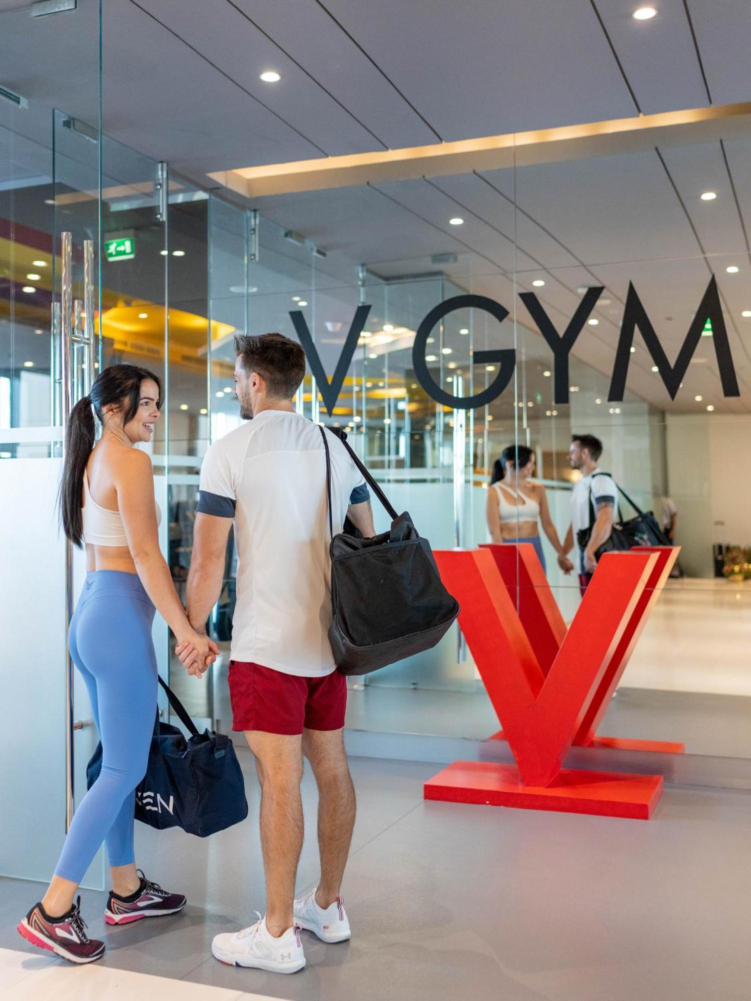 V Hotel Dubai, Curio Collection By Hilton Exteriör bild V-Gym