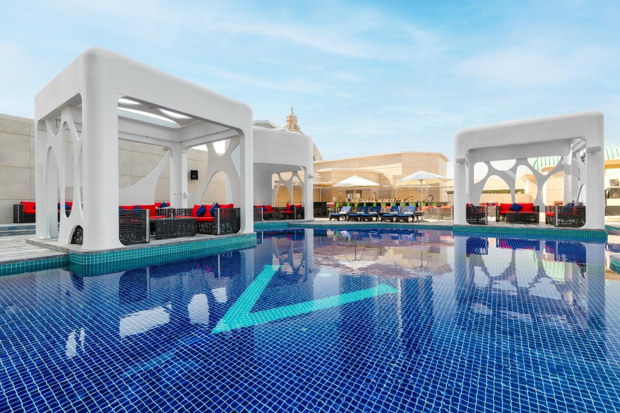 V Hotel Dubai, Curio Collection By Hilton Exteriör bild The pool at the W Doha