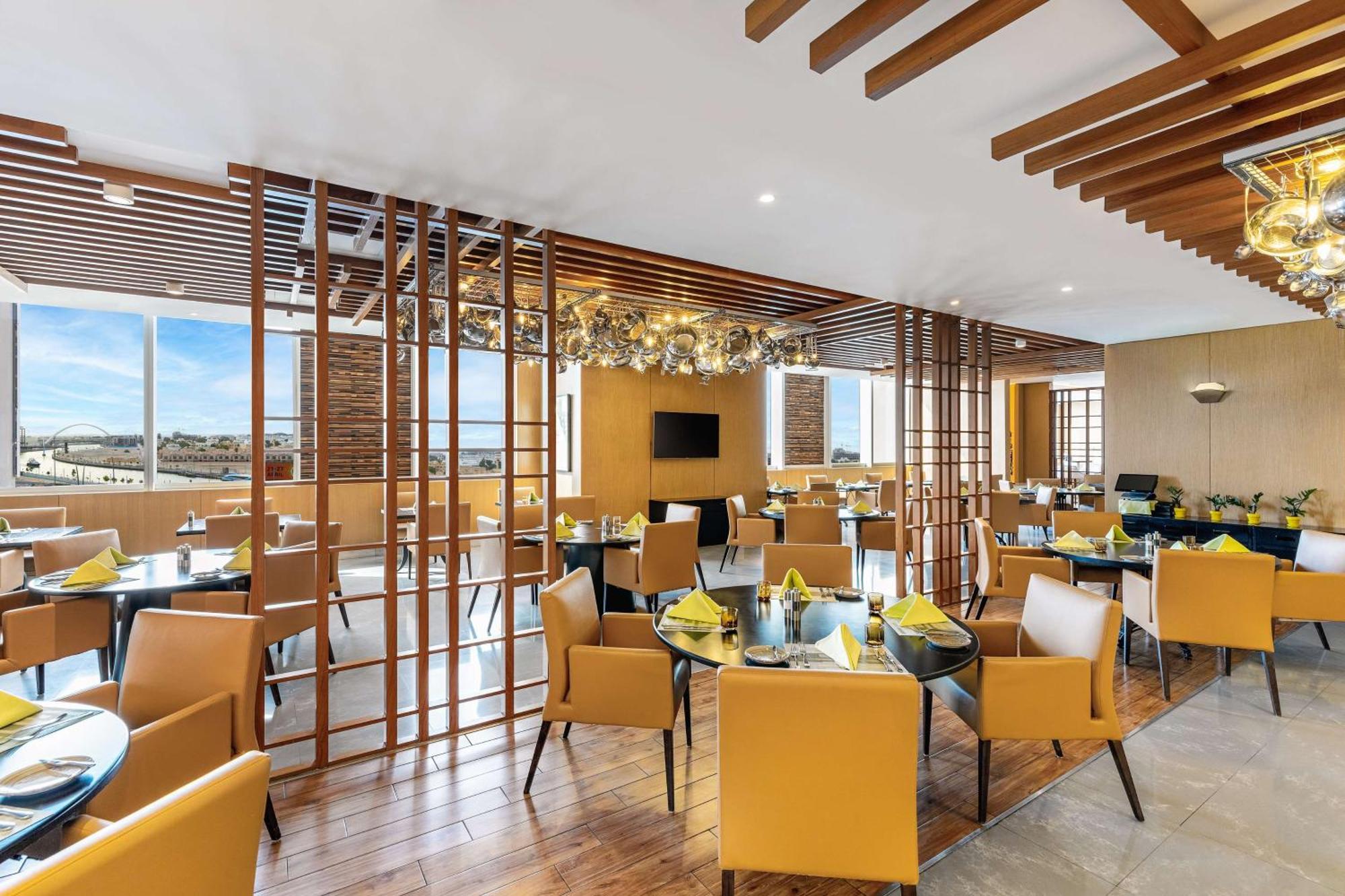 V Hotel Dubai, Curio Collection By Hilton Exteriör bild The restaurant