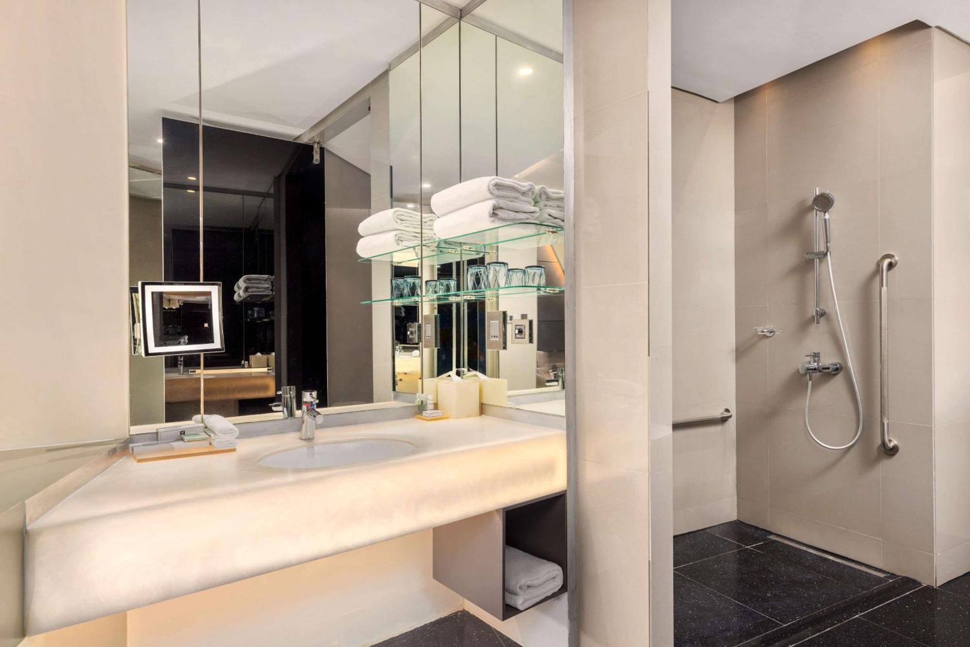V Hotel Dubai, Curio Collection By Hilton Exteriör bild